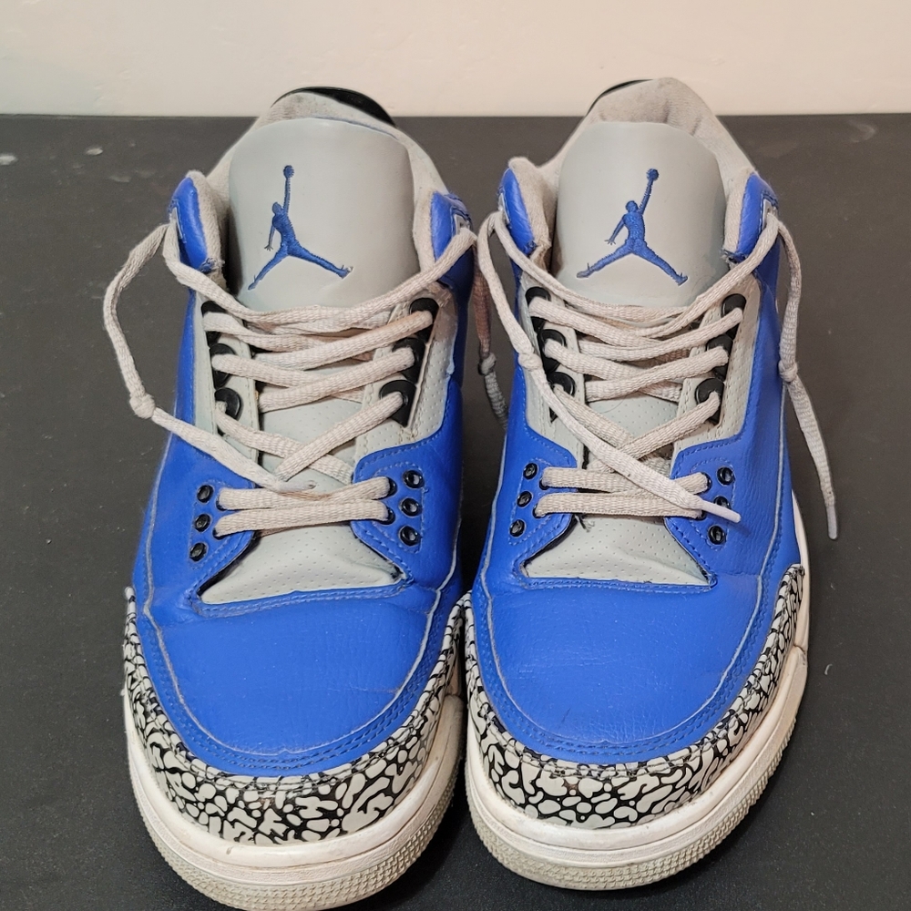 Men's Air Jordan shoes size 11